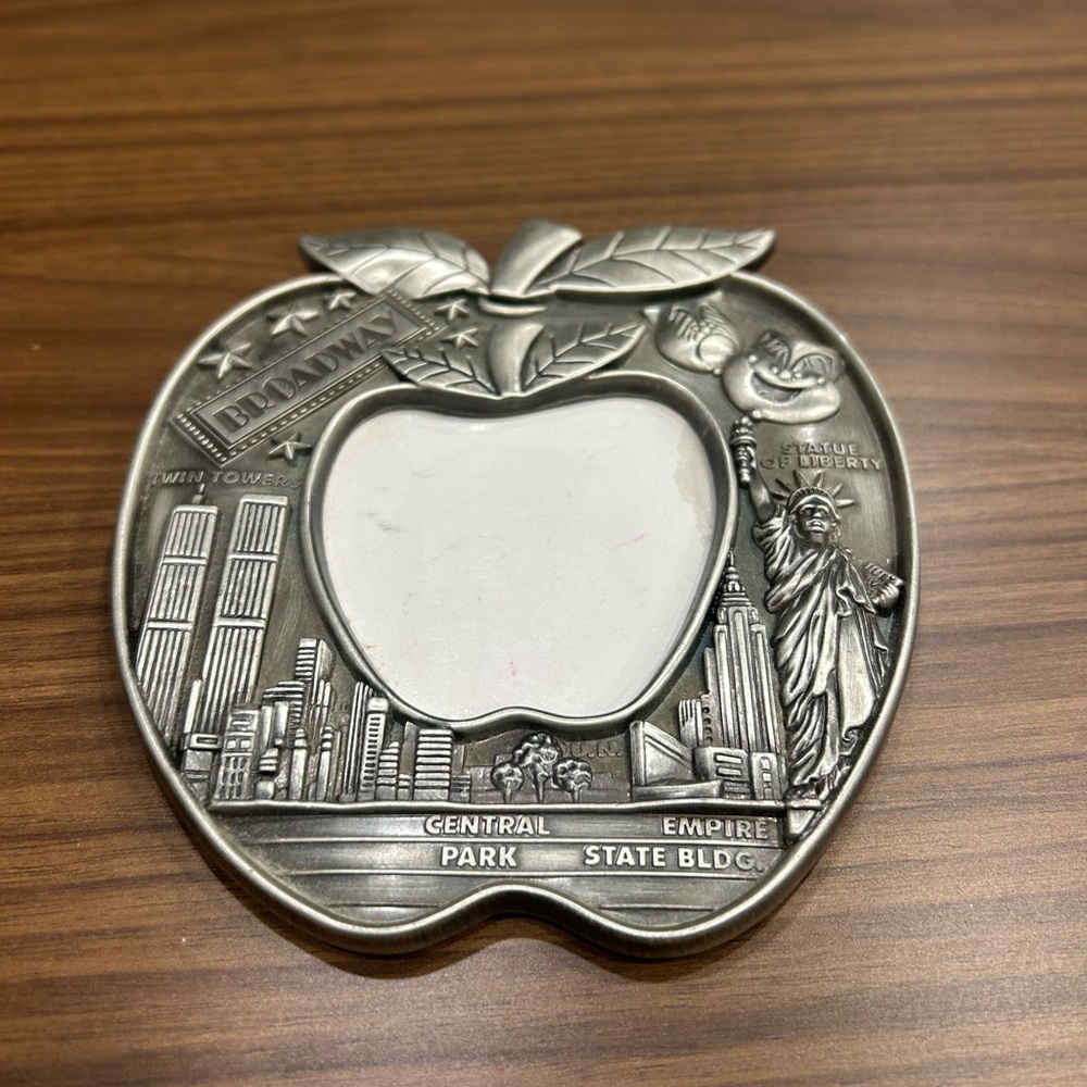 Vintage Silver Apple-Shaped NYC Landmark Frame Twin Towers no damage